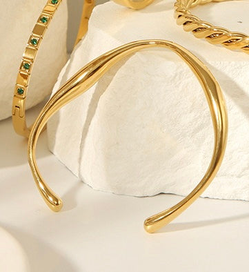 Ava Bangle