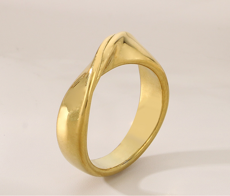 Claudia Ring