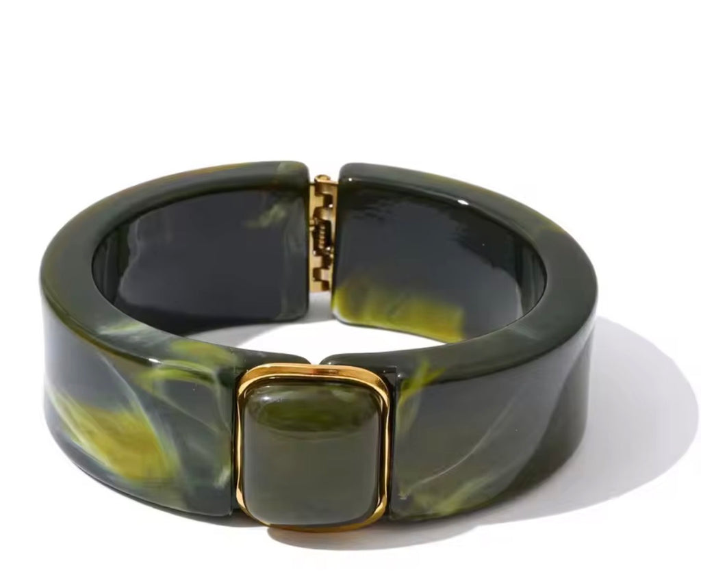 Eline Bangle