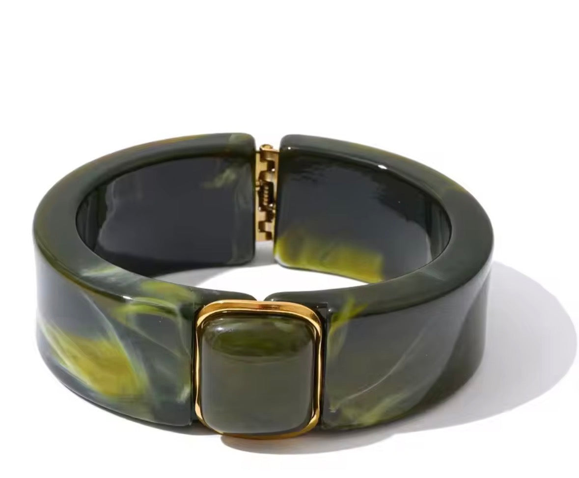 Eline Bangle