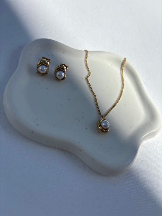 Eternal Pearl Pendant Necklace