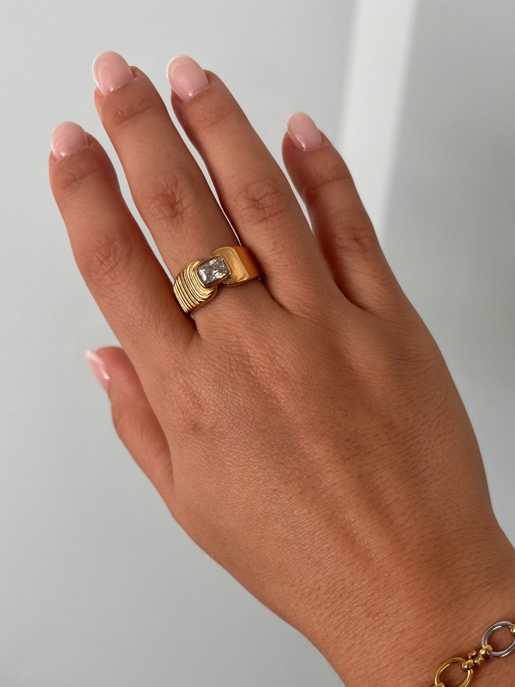 Macarena Ring