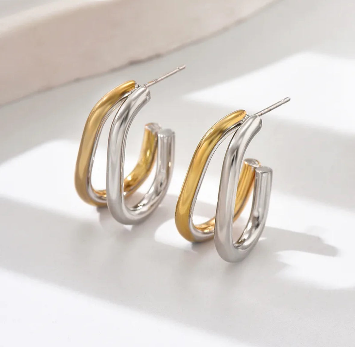 Chic Twist Hoops