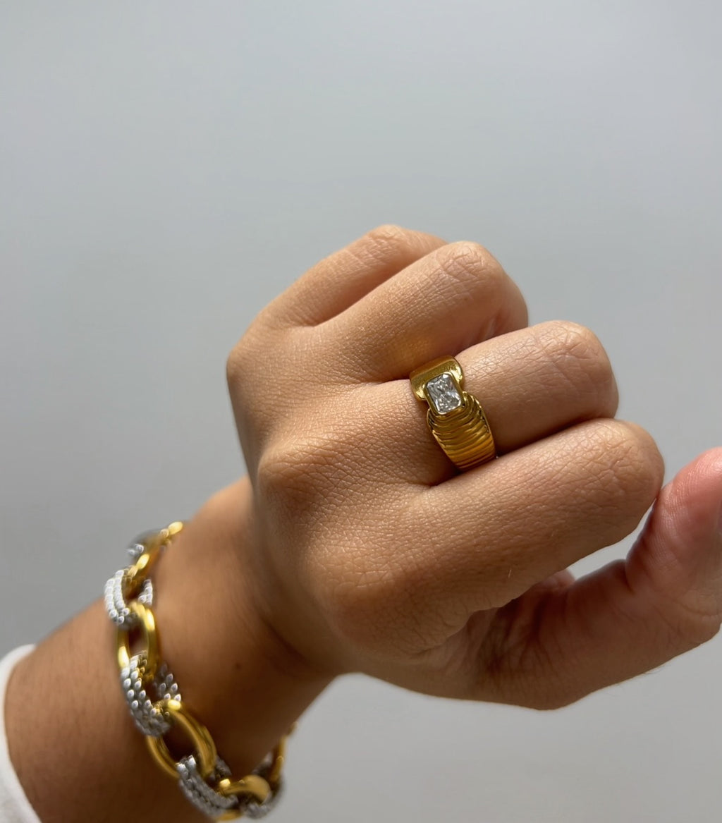 Macarena Ring