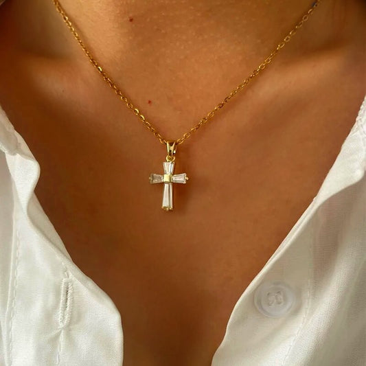 Cristal Cross Necklace