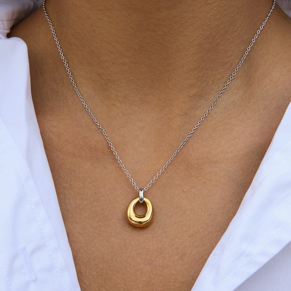 Oro Loop Necklace