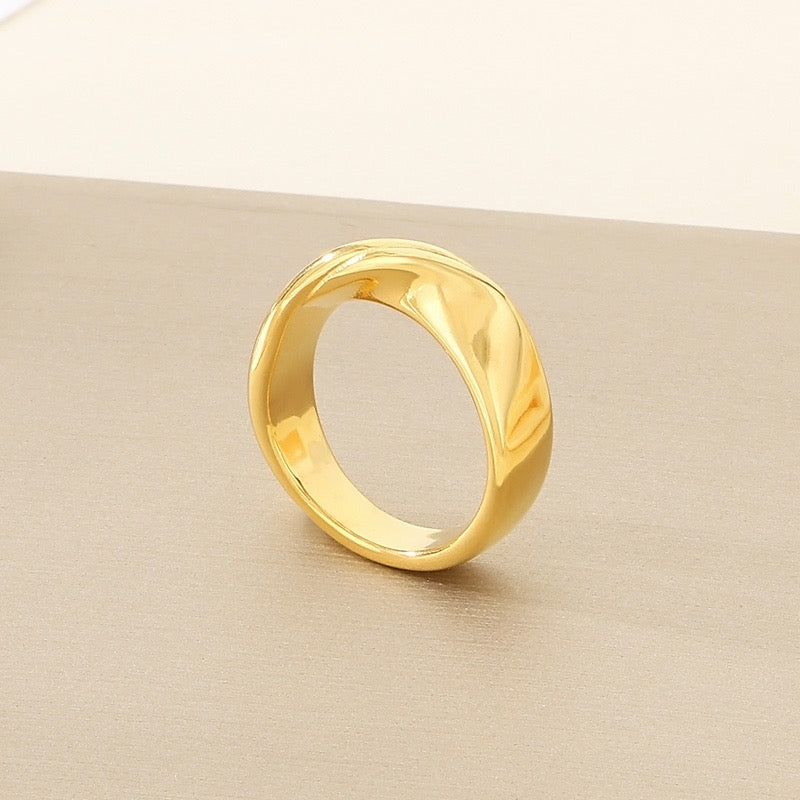 Claudia Ring
