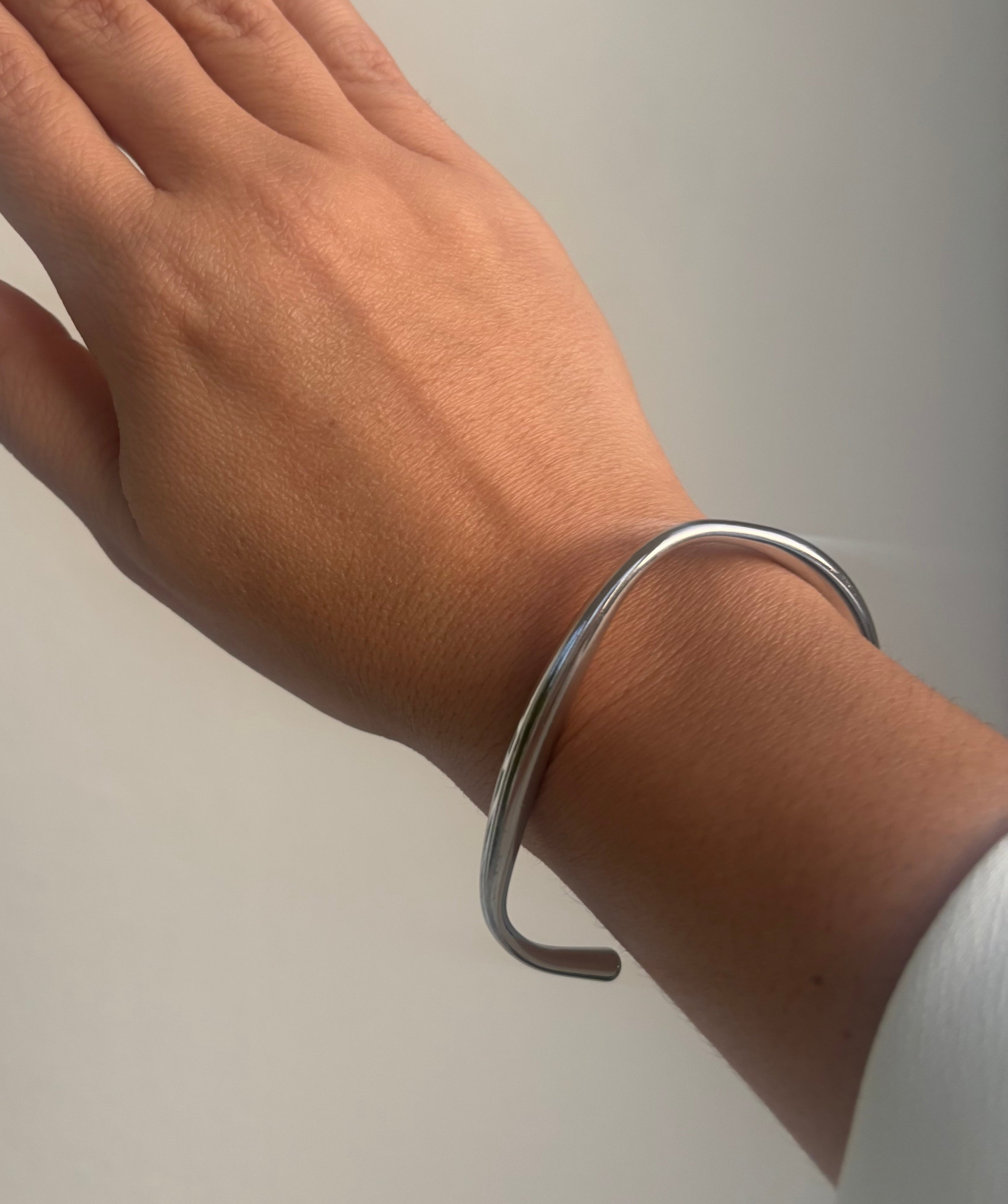 Ava Bangle