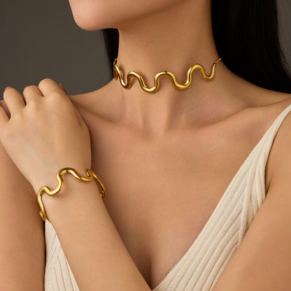 Lucila Bangle