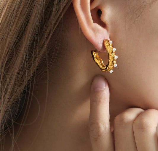 Caro Pearls Earrings
