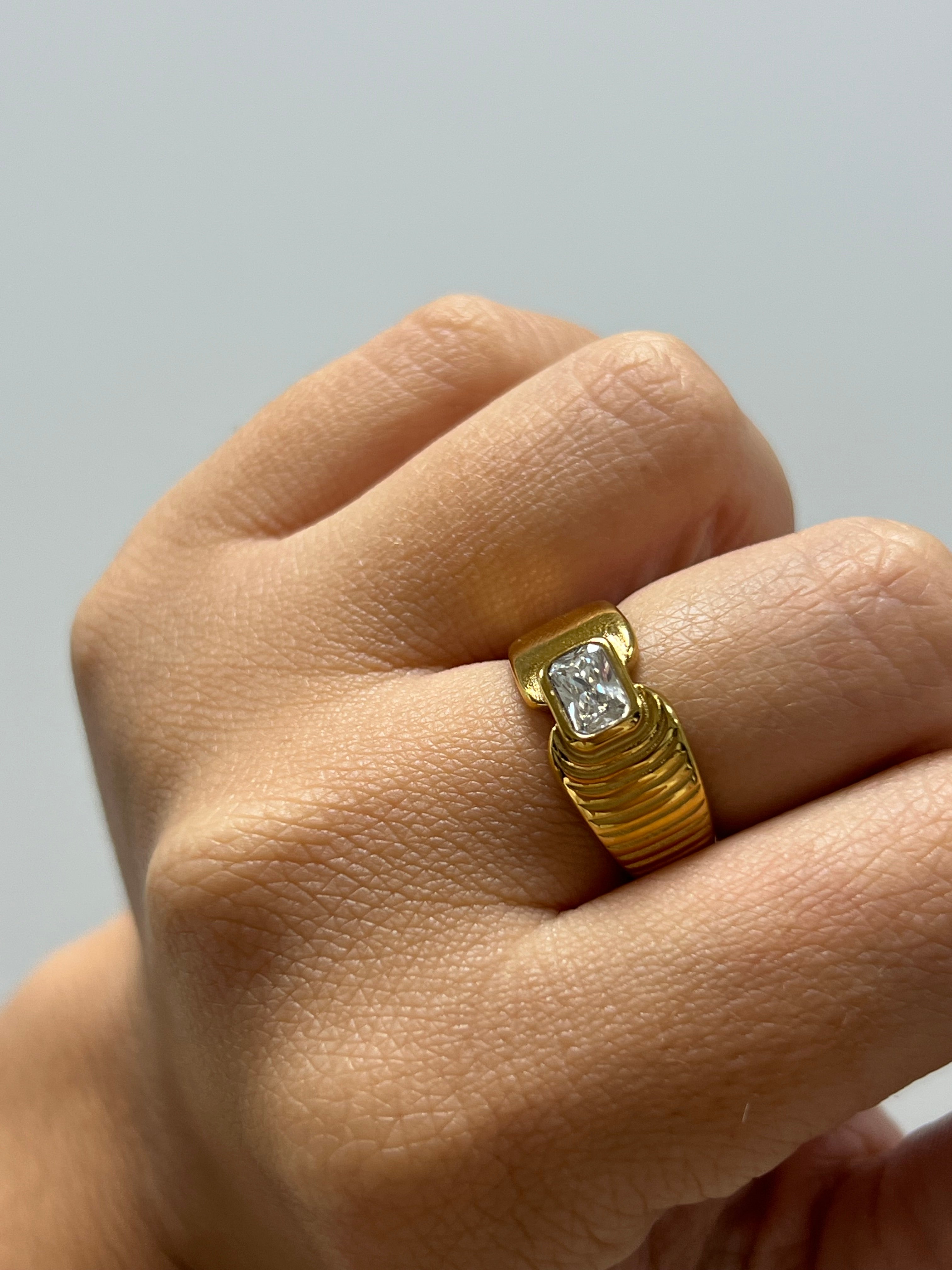 Macarena Ring