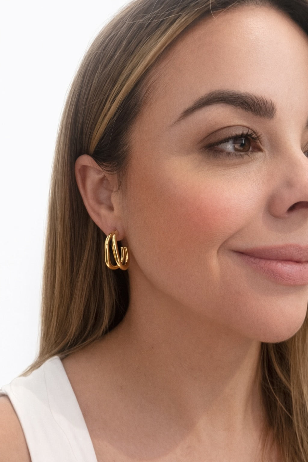 Chic Twist Hoops