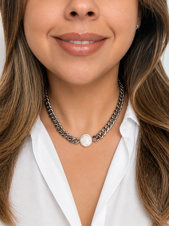 Noa Pearl Necklace