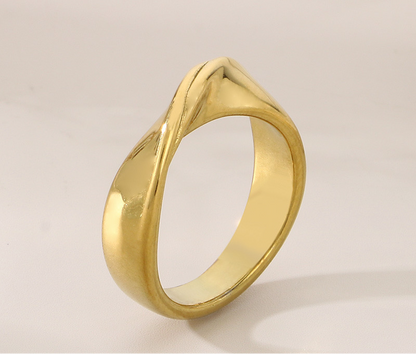 Claudia Ring