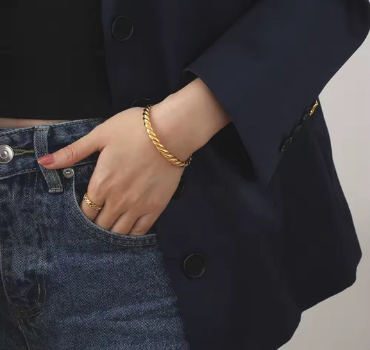 Ivanna Bangle