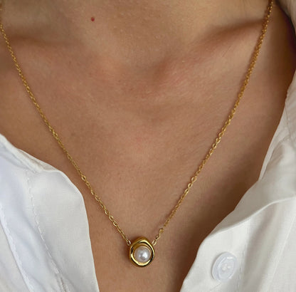 Eternal Pearl Pendant Necklace