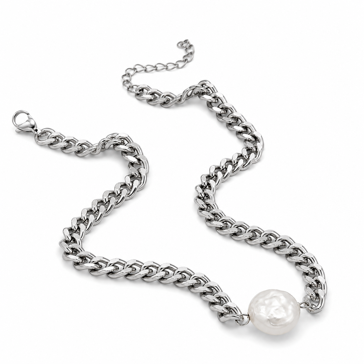 Noa Pearl Necklace