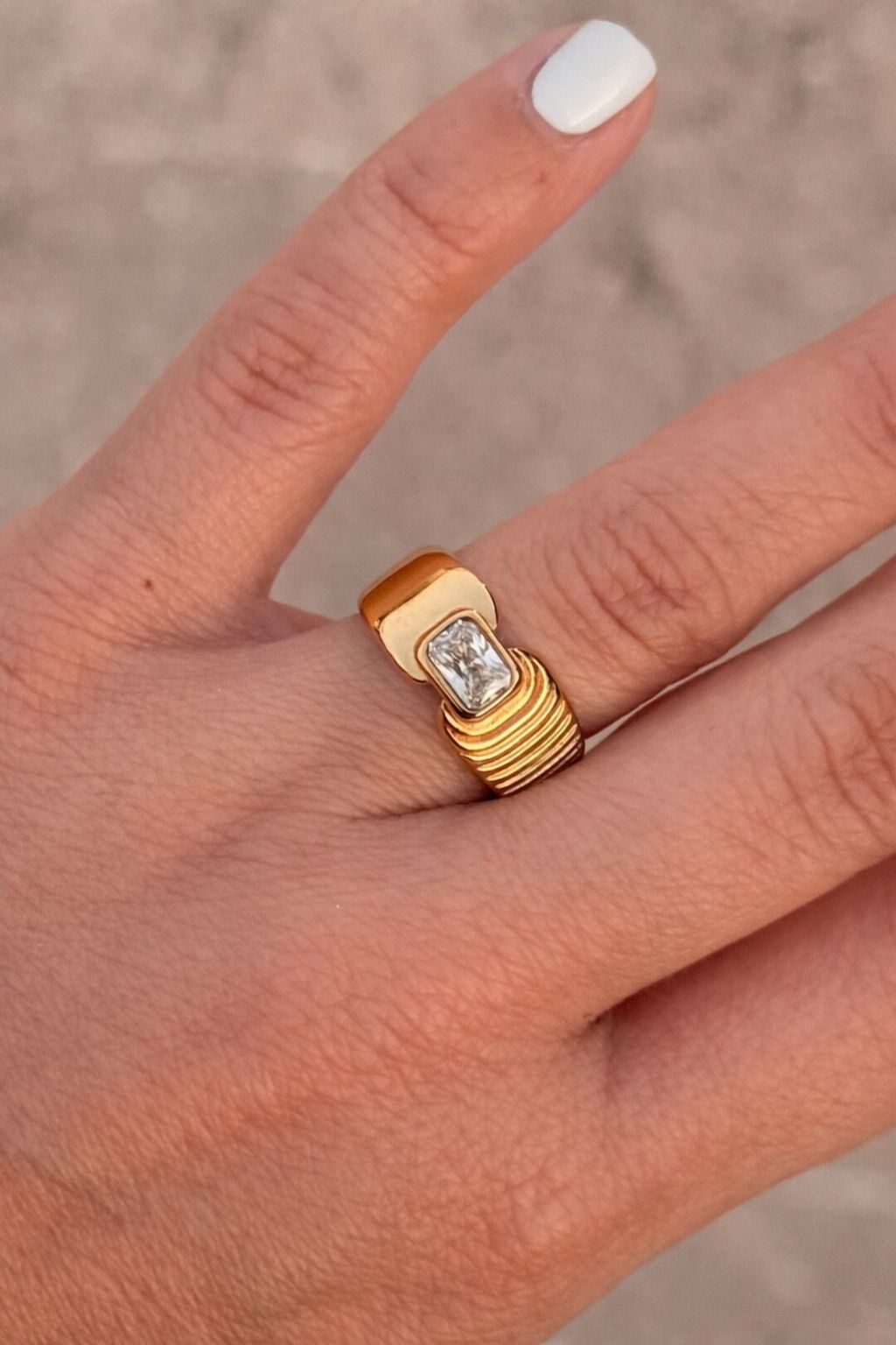 Macarena Ring