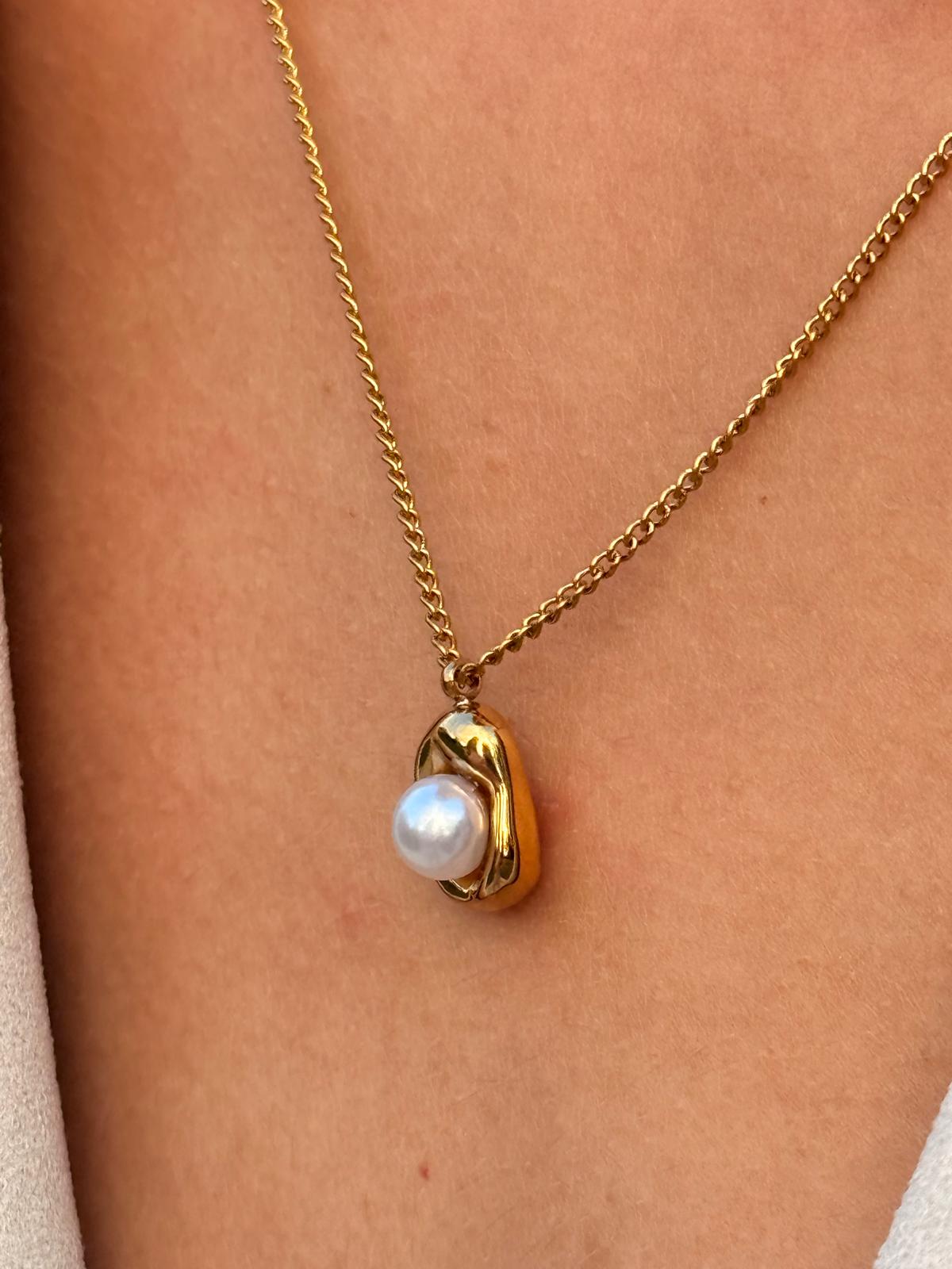 Eternal Pearl Pendant Necklace